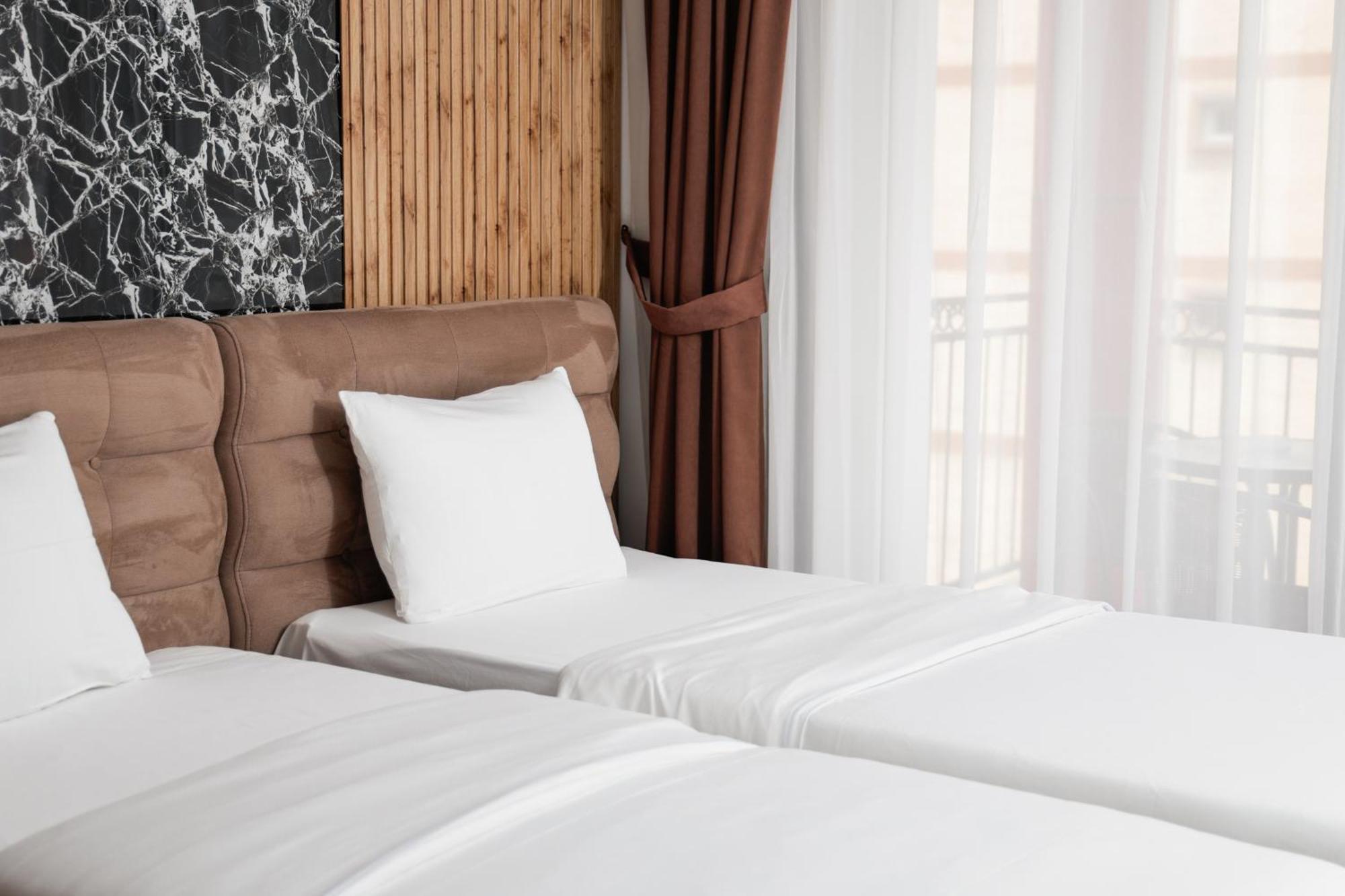 Hotel Denis Prizren Bagian luar foto