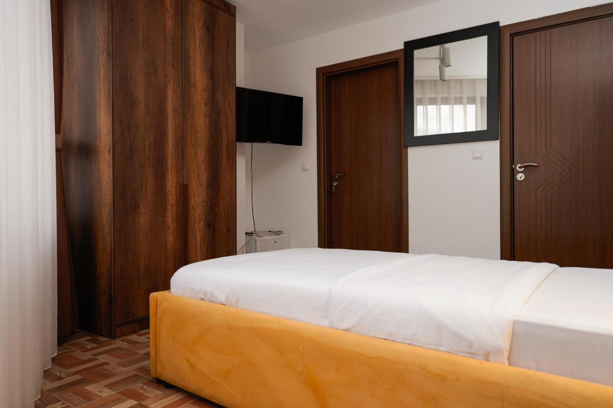 Hotel Denis Prizren Bagian luar foto