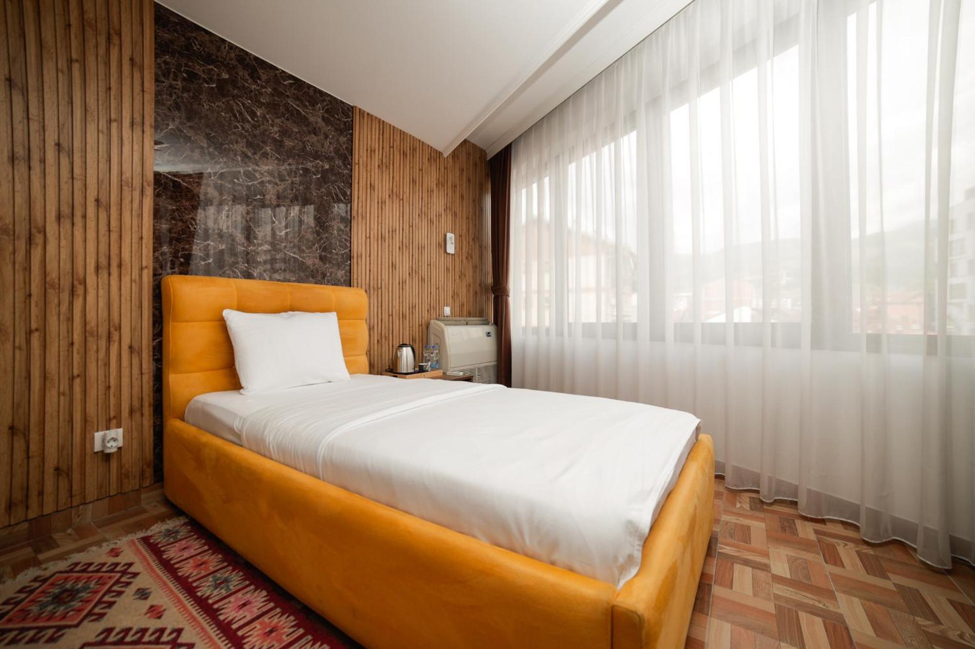 Hotel Denis Prizren Bagian luar foto