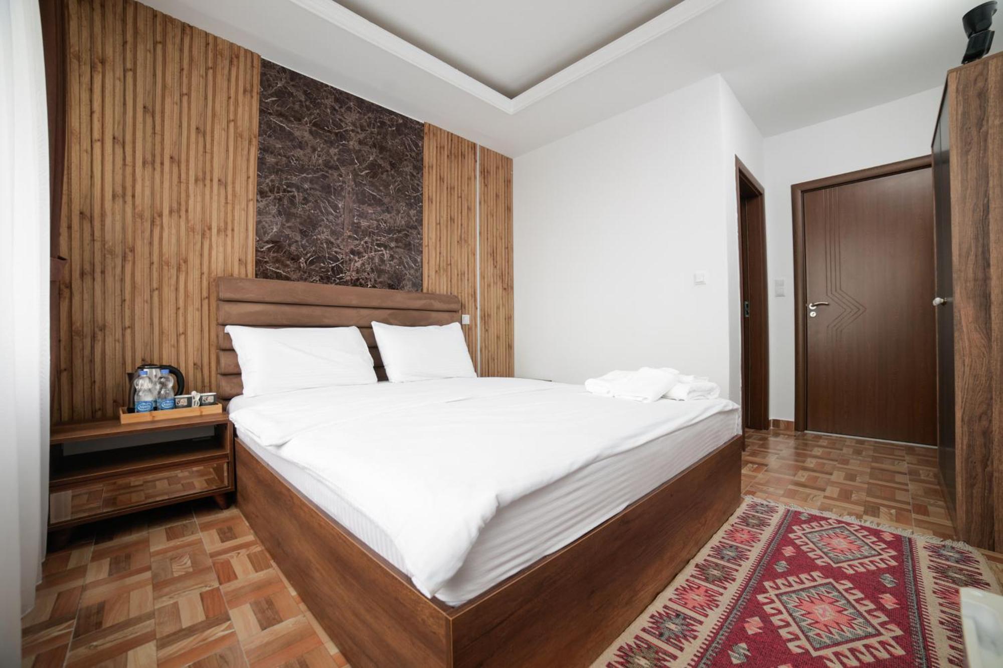 Hotel Denis Prizren Bagian luar foto