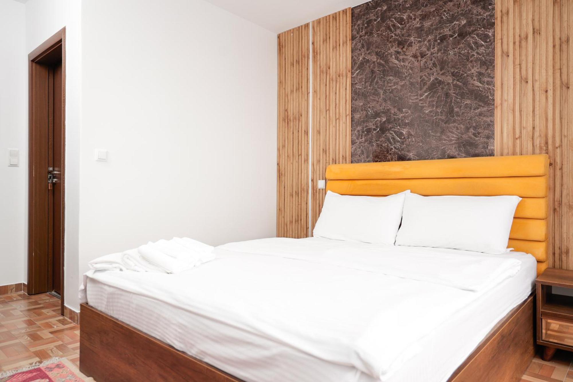 Hotel Denis Prizren Bagian luar foto