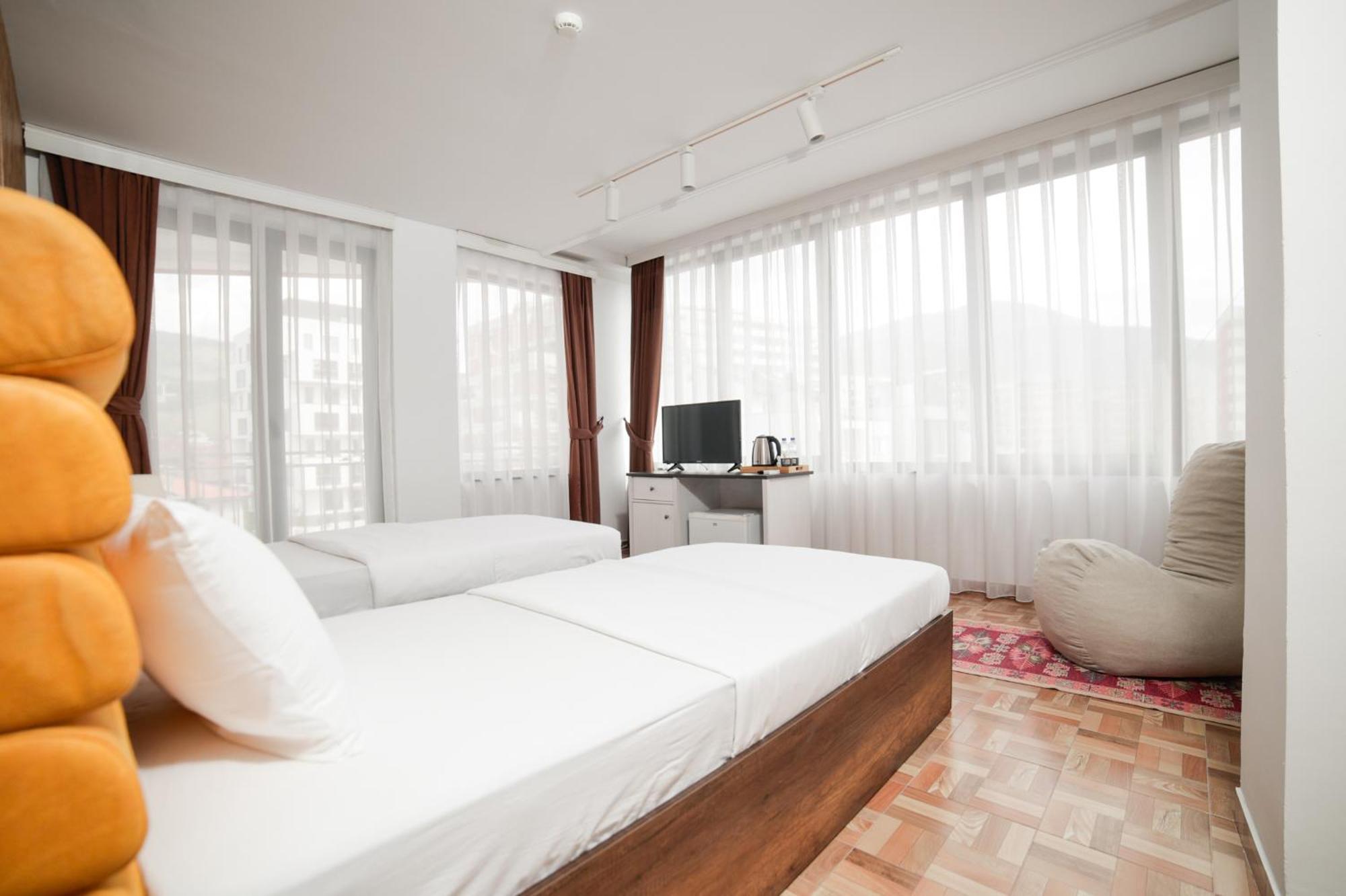 Hotel Denis Prizren Bagian luar foto