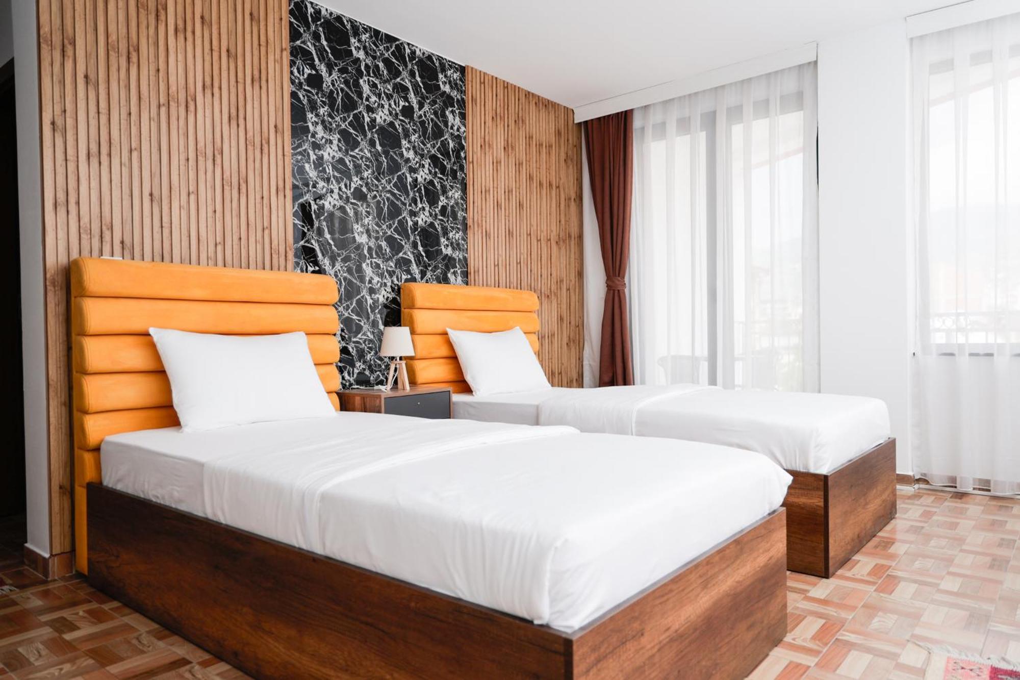 Hotel Denis Prizren Bagian luar foto