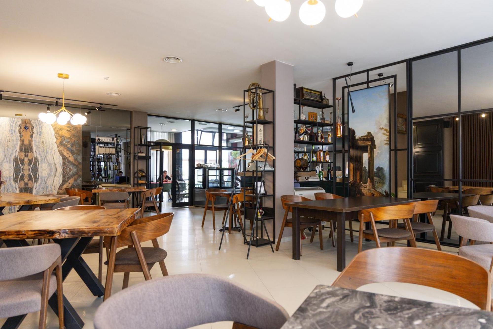 Hotel Denis Prizren Bagian luar foto
