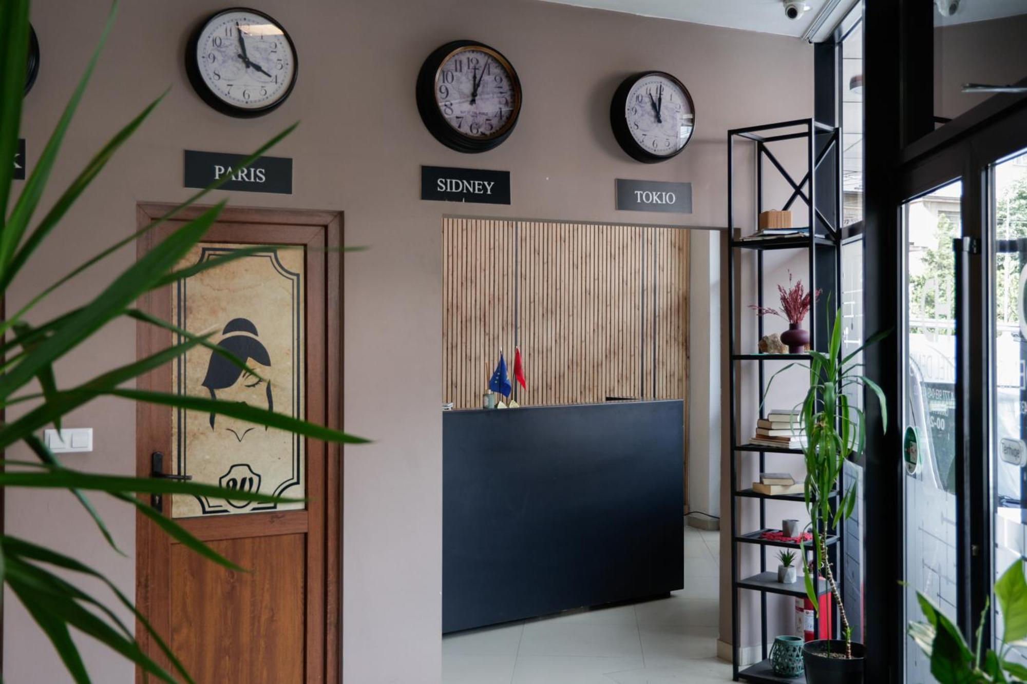 Hotel Denis Prizren Bagian luar foto