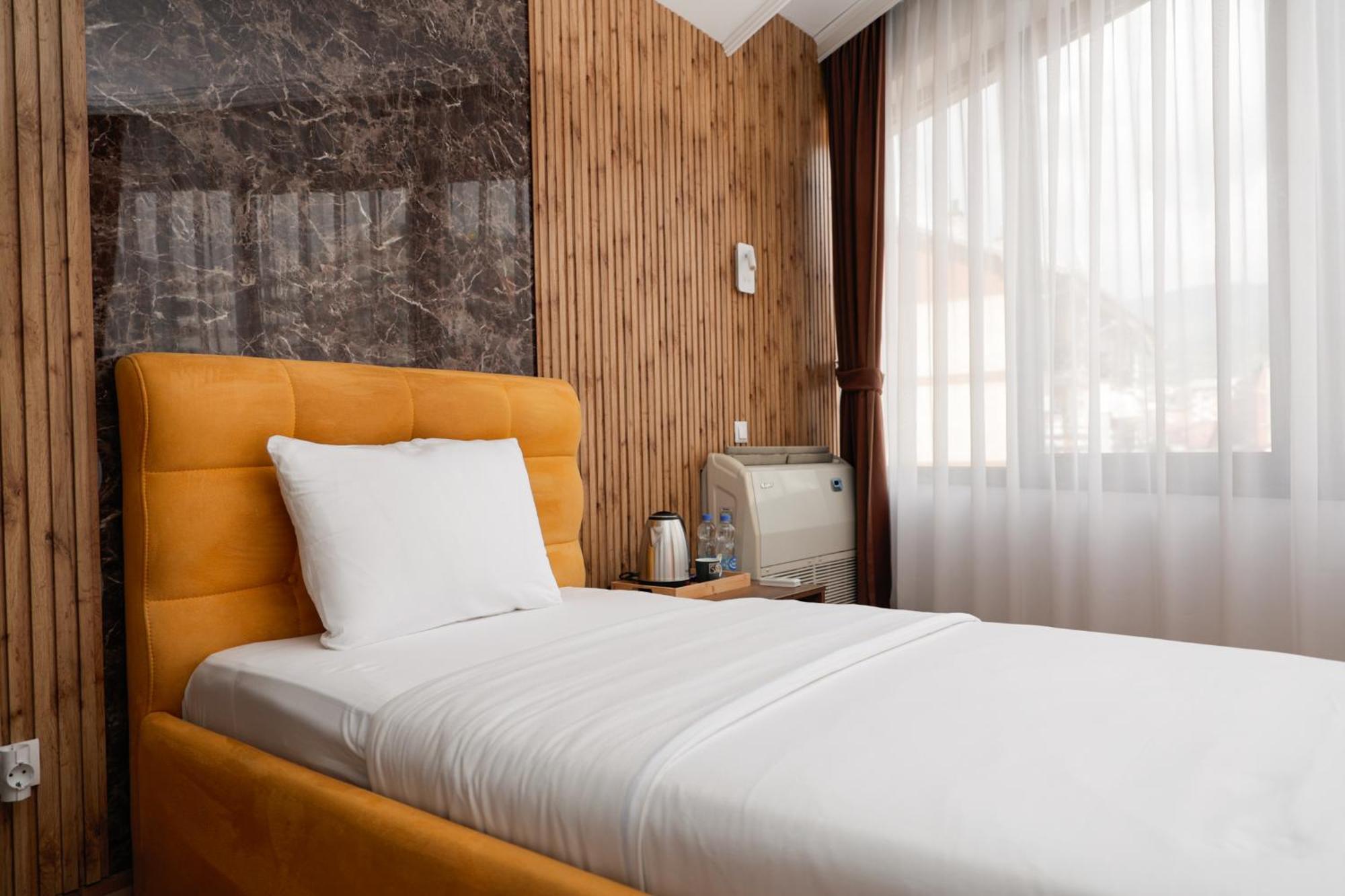 Hotel Denis Prizren Bagian luar foto