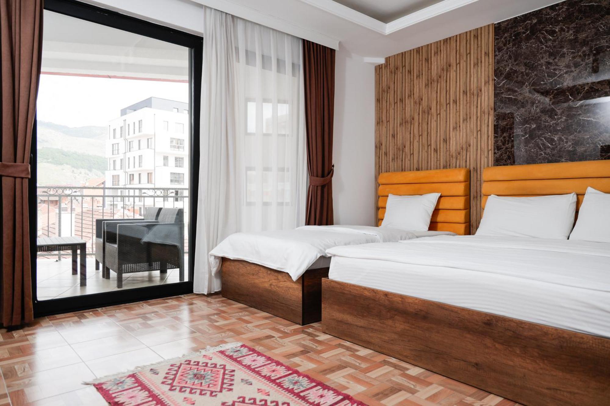 Hotel Denis Prizren Bagian luar foto