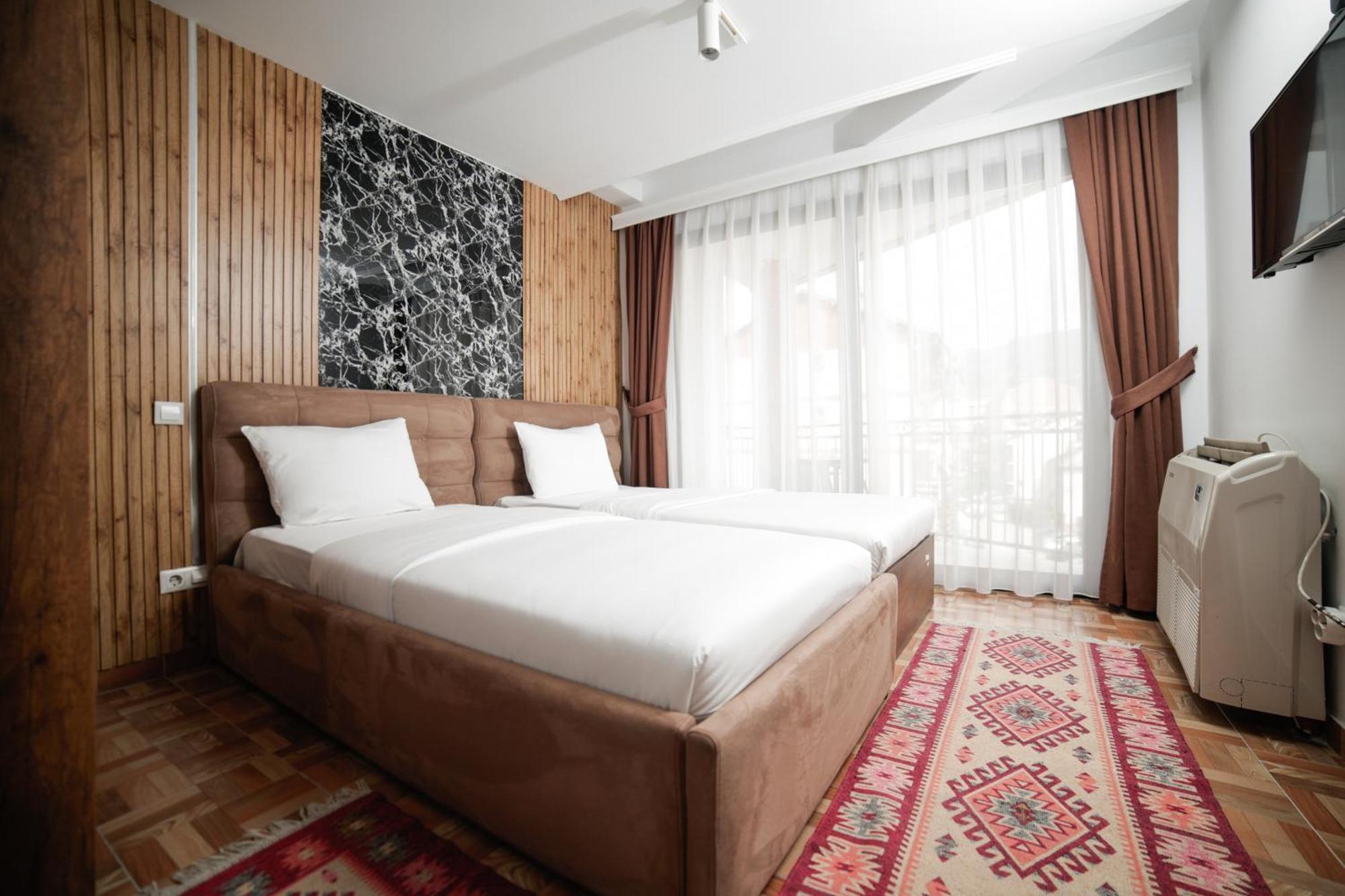 Hotel Denis Prizren Bagian luar foto