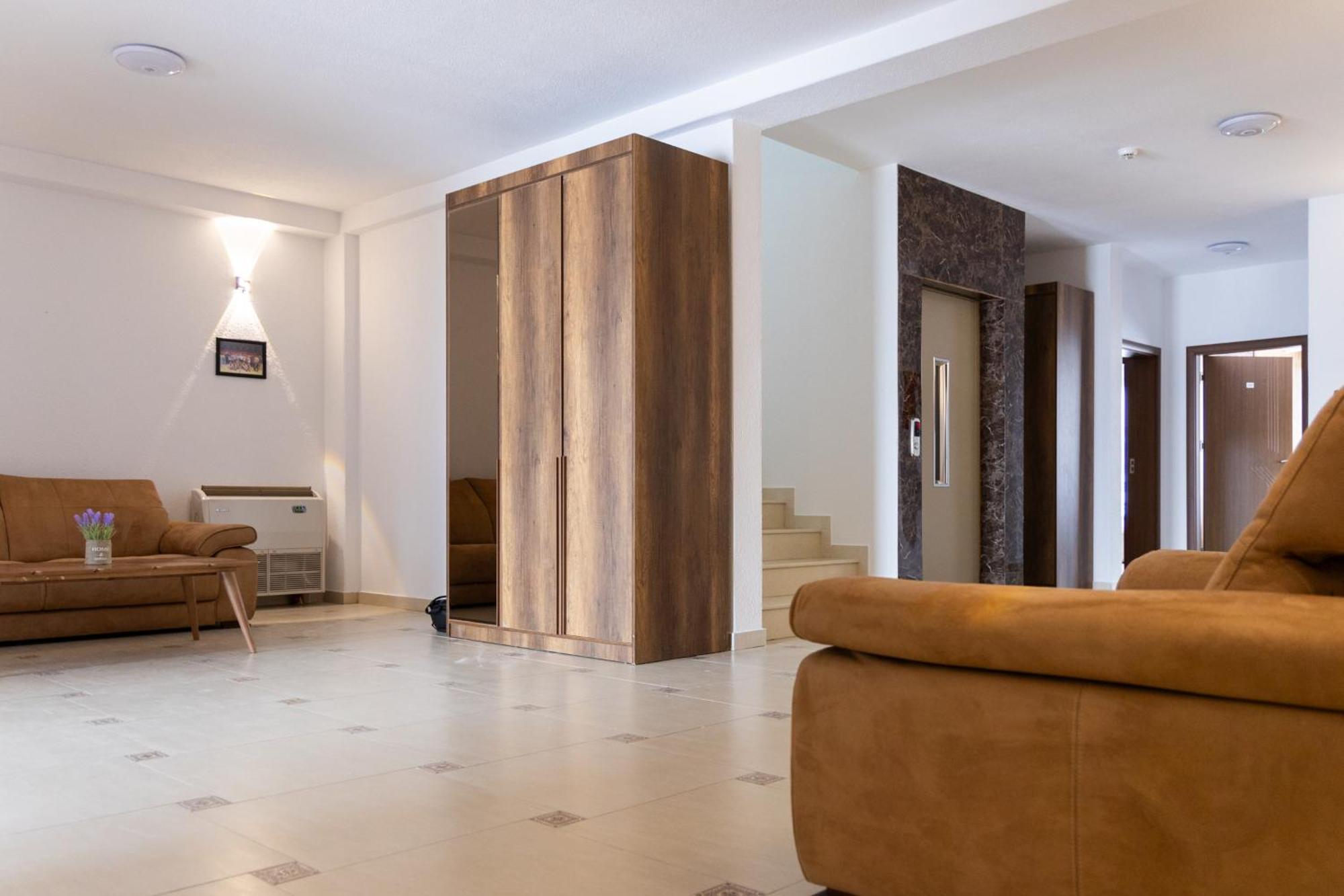 Hotel Denis Prizren Bagian luar foto