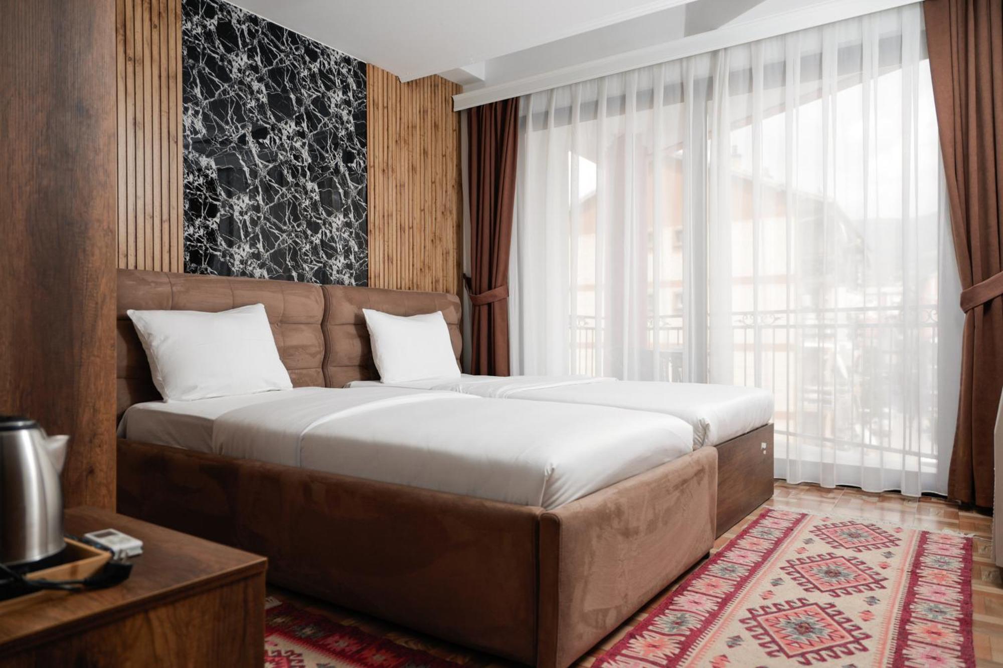 Hotel Denis Prizren Bagian luar foto