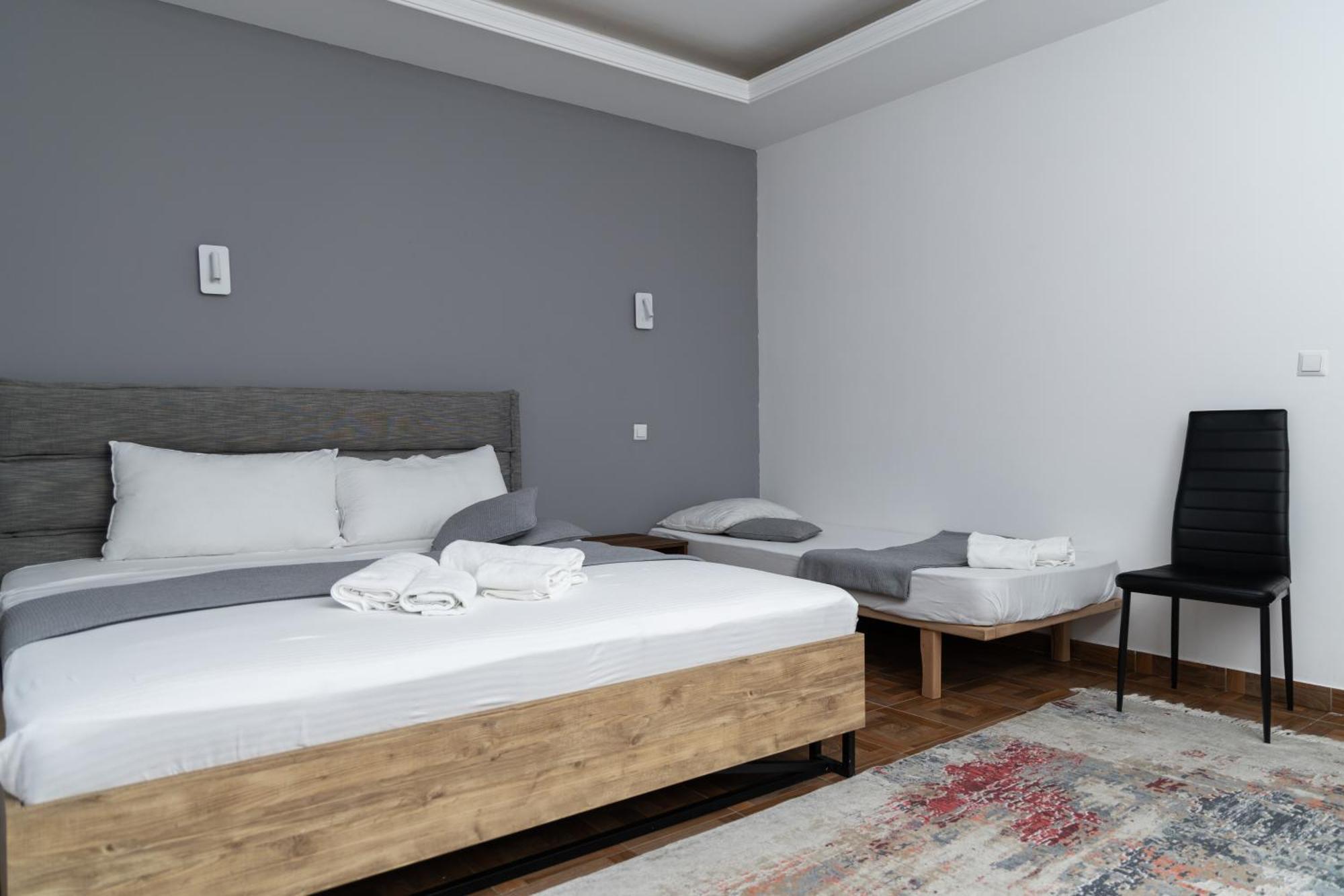 Hotel Denis Prizren Bagian luar foto