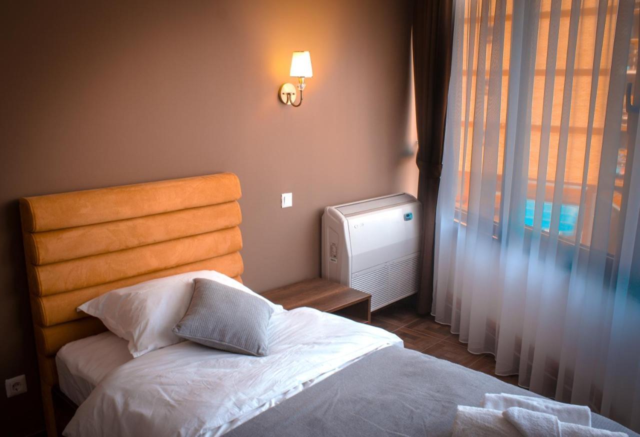Hotel Denis Prizren Bagian luar foto