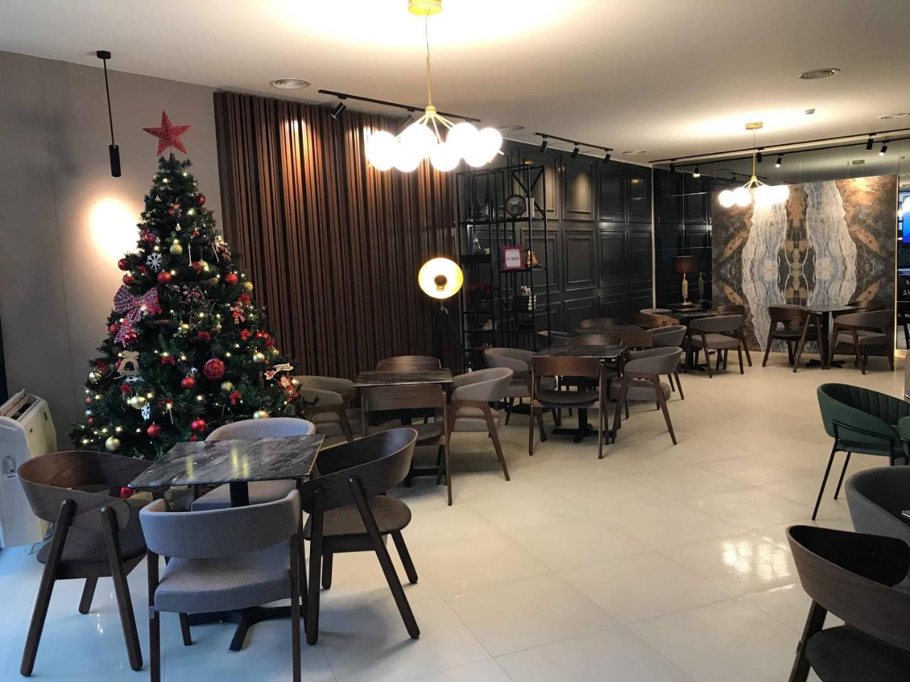 Hotel Denis Prizren Bagian luar foto